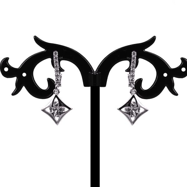 Earrings with crystal