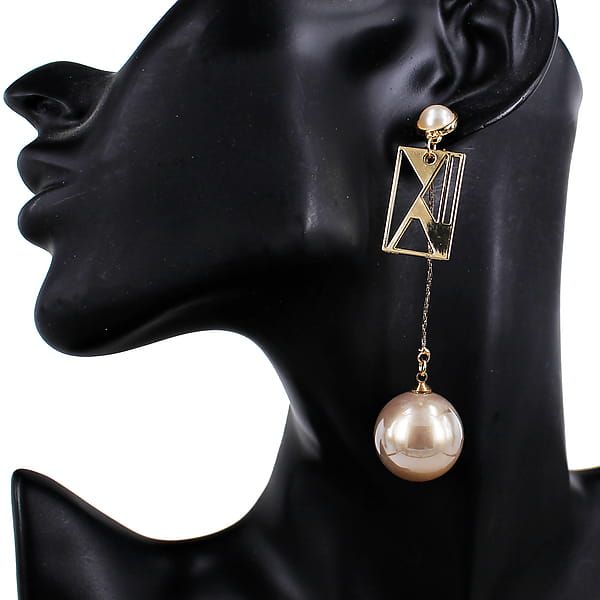 Earrings with pearls (imitation)