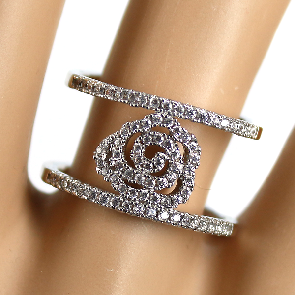 Ring with diamond cut crystal 18r